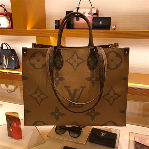 louis vuitton on the go totes